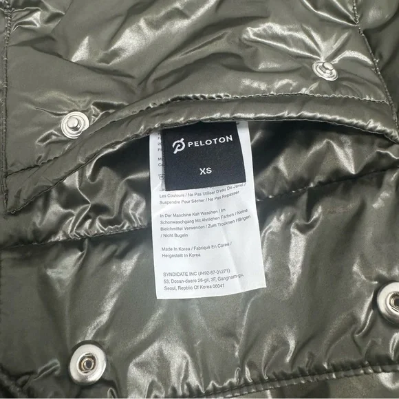 Peloton Cozy Fleece Reversible Vest Olive Green Cream Size XS - Picture 10 of 13